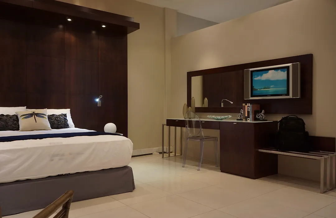 Hotel 2001-1